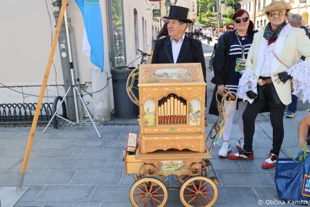 Mednarodna revija starodobnikov v Kamnik privabila ljubitelje klasičnih vozil (85)